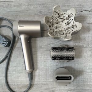 Shark HyperAIR Blow Dry with 3 Attachments